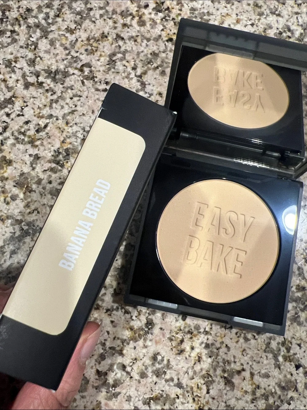 HUDA BEAUTY Easy Bake Setting Powder - Warm Beige